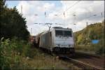 185 562 der ITL durchfhrt mit einem Getriedezug den ehemaligen Bahnhof Westhofen in Richtung Schwerte. (02.10.2008)