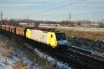 189 203-3 im Dienst der ITL mit kommt mit leeren Kohlewagen aus Richtung Braunschweig gefahren. Fotografiert am 23.12.2009 in Magdeburg Diesdorf. 