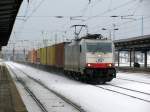 186 140 der ITL mit einem Containerzug am 04.02. durch Schnefeld Richtung Genshagener Heide.