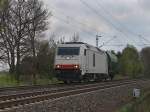 Die 285 104 von ITL am 27.04.2010 mit einem kurzen Gterzug unterwegs bei Eystrup