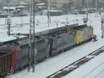 ITLr Kette :)
481 002 , 189*** und 189 203 stehen in Dresden Friedrichstadt.
Kurz danach teilten sie sich auf.
DF 28.12.10