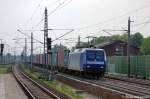 145-CL 202 (145 098-0) ITL mit Containerzug in Rathenow in Richtung Wustermark unterwegs. 27.04.2011