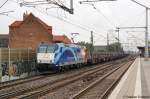 185-CL 002 (185 502-2) Captrain fr ITL Eisenbahn GmbH mit einem Gterzug am S-Bahn Haltepunkt Hannover-Linden/Fischerhof in Richtung Ahlten unterwegs.