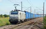 E 37 528 zog am 28.08.11 die Blaue Wand durch Brehna Richtung Halle(S). Vom Bahnsteigende fotografiert.