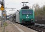 185 517-0 mit Autotransportwagen in Fahrtrichtung Wunstorf. Aufgenommenen am 17.04.2012 in Dedensen-Gmmer.