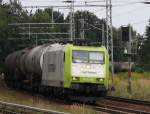 21.08.2012 185 CL 005 / Captrain durchfhrt Zepernick mit Kesselzug. Z.Zt. an ITL vermietet.