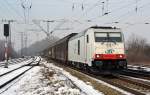 285 109 fuhr am 31.01.14 mit einem Autozug vom Porsche-Werk Leipzig-Wahren durch Leipzig-Thekla Richtung Engelsdorf. Der Zug wird von der ITL bis in Elbtal gefahren und dort an die CD übergeben.