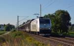 185 548 der ITL fuhr mit einem Autologistikzug am 02.09.15 durch Jeßnitz Richtung Dessau.