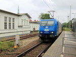 185 524-6 der ITL mit einem Kesselzug  umweltgefährdender Stoffe bei der Durchfahrt durch den Bahnhof Bernau bei Berlin am 01.