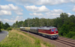 Mit ihrem Sonderzug aus Ferropolis rollt 132 109 am 19.06.16 durch Muldenstein zurück nach Leipzig.