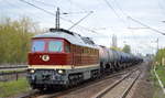 LEG 132 004-3 (92 80 0232 204-0 D-LEG) mit Kesselwagenzug (leer) Richtung Stendel am 11.04.19 Bf. Berlin-Hohenschönhausen.