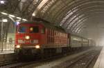 232 416-8 steht am Abend des 31.12.2014 mit einem Silvester-Sonderzug aus Leipzig im Dresdener Hbf.