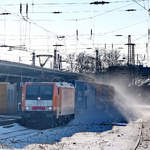 Die Locon-Elektrolokomotive E 189 821 war im Februar 2021 mit einem Containerzug am Hauptbahnhof Wanne-Eckel zu sehen.