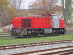 LOCON`s 275 809 war mehrere Tage im Arbeitseinsatz auf Rügen.Hier pausierte die Lok,am 09.November 2020,in Bergen/Rügen.