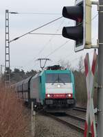 E 186 249 von Locon mit Fad-Wagen-Zug zwischen Mesum und Rheine, 14.03.17