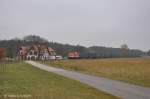 LOCON 211 bringt am 12.11.2011 den ersten Teil des samstglich verkehrenden Tchibo-Containerzuges nach Sengenthal. Wer htte damals bei Stilllegung der Nebenbahn Neumarkt - Beilngries gedacht, dass auf dem verbleibenden Reststck bis Sengenthal, das heute ein Anschlussgleis der Firma Max Bgl ist, Containerganzzge verkehren.