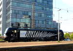 MRCE Vectron 193 664-0, die an Lokomotion vermietet ist, stand am 14.04.19 auf einem Abstellgleis, das sich direkt am Duisburger Hauptbahnhof befindet.