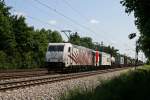 185 666 + 664 mit einem Containerzug am 12.06.2010 in Haar.