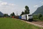 185 663 mit einem Schrottzug am 11.07.2010 bei Niederaudorf.