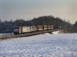 Die 185 664 und die 139 310 am 04.12.2010 mit einem KLV-Zug unterwegs bei Hilperting.