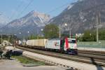 Im Morgenlicht fhrt 185 665 mit einem KLV Zug am 23.04.2011 durch Brixlegg Richtung Kufstein.