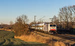 186 441 von Lokomotion fährt mit einem Autozug bei Hilperting in Richtung Kufstein, aufgenommen am 10.