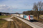 185 665 von Lokomotion fährt mit einem EKOL bei Grabenstätt in Richtung Salzburg, aufgenommen am 25.