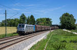 187 308 fährt mit dem Boschzug bei Übersee in Richtung München, aufgenommen am 11. Juni 2017.