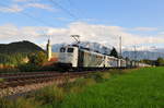 Die Lokomotion 151 074-2 und zwei weitere Zebras bei Nierderaudorf am Kloster Reisach vorbei in Richtung München am 21.09.17