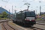 Am 02.07.2018 rangiert MRCE/LM X4 E-664 (193 664-0) zusammen mit 193 772  Viola  im südlichen Vorfeld vom Bahnhof Kufstein an ihren KLV, welcher zuvor von 139 312-3 gebracht worden ist, um ihn