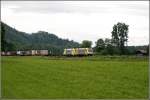 ES64U2-034 und 001 bringen bei Niederaudorf einen Kombizug zum Brenner. (06.07.07)
