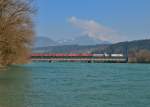 185 665 + 186 283 mit TEC 43139 am 14.03.2015 auf der Innbrücke bei Kirchbichl. 