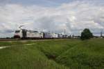 186 443 und 186 440 mit dem Intercombi / Samskip am 25. Mai 2015 bei Übersee.