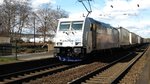 Die 185 ???-? (661) der Lokomotion mit einem Güterzug durch Bonn-Mehlem in Richtung Koblenz, DEN 01.04.2016