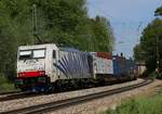 186 441 mit KLV-Zug in Fahrtrichtung Kufstein. Aufgenommen in Aßling am 08.05.2015.