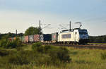 METRANS unterwegs mit einem Containerzug und der 386 027-7 in Front.