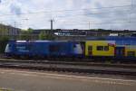 In Harburg fährt gerade die Metronom 246 011-1 in Richtung Cuxhaven aus.
