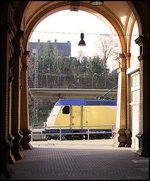 Der Metronom,geschoben von 146516, hält auf dem Weg nach Norden am 19.12.2016 um 10.34 Uhr im Bahnhof Kreiensen.