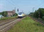 Die 146-18 fhrt am 10.6.07 mit eingeschaltetem Fernlicht durch den Bahnhof Hannover-Bismarkstrae in Richtung Gttingen