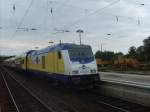 Die 246 003-8 schiebt am 18.7.07 einen Sonderzug, bestehend aus neuen Dostos durch den Bahnhof Uelzen