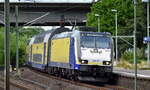 metronom Eisenbahngesellschaft mbH, Uelzen [D] mit der  146-01  [NVR-Nummer: 91 80 6146 501-2 D-BTH]  und dem ME RE4 nach Bremen Hbf. bei der Einfahrt Bahnhof Hamburg-Harburg, 22.05.23  