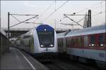 ME81169 aus Bremen erreicht mit wenigen Minuten Versptung den Bahnhof Hamburg-Harburg. Nach kurzen Stop geht es weiter nach Hamburg Hbf. (10.04.2009)