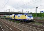 Metronom Lok ME 146-01 ist mit dem ME 81960 nach Buchholz in der Nordheide unterwegs.Bild Aufgenommen im Bahnhof Hamburg-Harburg am 25.6.2013