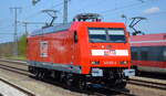 Mitteldeutsche Eisenbahn GmbH, Schkopau [D] mit der wie neu ausschauenden  145 017-0  [NVR-Nummer: 91 80 6145 017-0 D-DB] am 29.04.22 Durchfahrt Bf.