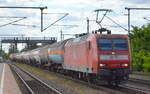 Mitteldeutsche Eisenbahn GmbH, Schkopau [D] mit  145 051-9  [NVR-Nummer: 91 80 6145 051-9 D-DB] und einem Ganzzug Druckgaskesselwagen am 27.07.22 Durchfahrt Bahnhof Niederndodeleben.