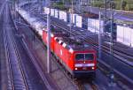  Lok 602 und 605 verlassen am Abend des 22.6.08 mit einem Zementsilozug Halle. 