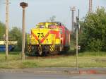 Die MEG 73 schleppt langsam die MEG 801 durch den Seehafen Rostock.