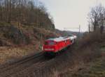 232 489-5 der MEG schiebt einen leeren Zementzug am 17.03.15 durch Jößnitz.