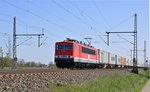MEG 709 (155 049) befindet sich am 21.04.16 mit einem KLV-Zug in Dedensen-Gümmer auf der Fahrt in Richtung Wunstorf.