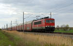155 049 der MEG führte am 11.04.19 einen Autozug durch Braschwitz Richtung Köthen.